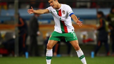 菲戈盛赞梅西为历史最伟大，阿根廷球王绝杀诠释传奇担当