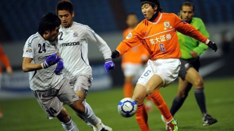 山东鲁能25号球员大揭秘：从老将到新星传承橙衣军团中场血脉